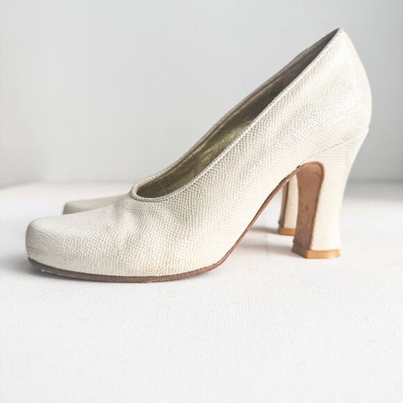 Peter Fox Nude Leather Classic Round Toe Heels w Slight Sheen 6 - Picture 5 of 12